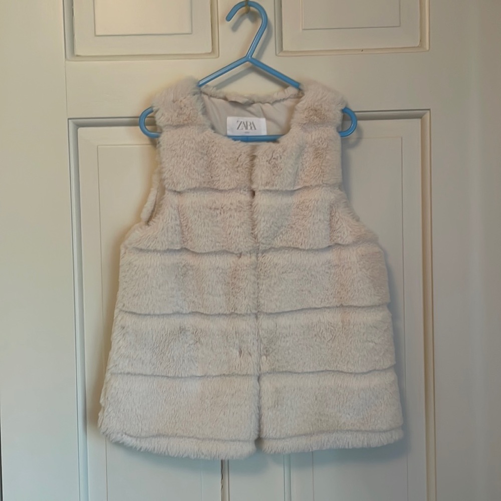 Faux fur vest, cream color, Zara girls 6-7